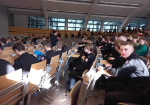Uczniowie Karskiego na szkoleniu antyterrorystycznym