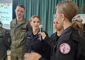 Uroczystość z okazji Święta Edukacji Narodowej w sali gimnastycznej liceum