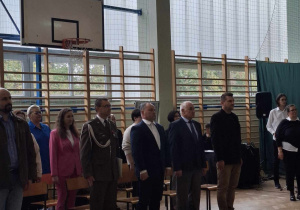 Uroczystość z okazji Święta Edukacji Narodowej w sali gimnastycznej liceum