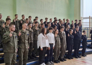 Uroczystość z okazji Święta Edukacji Narodowej w sali gimnastycznej liceum