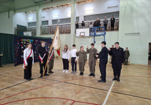 Uroczystość z okazji Święta Edukacji Narodowej w sali gimnastycznej liceum