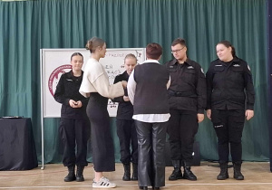 Uroczystość z okazji Święta Edukacji Narodowej w sali gimnastycznej liceum