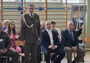 Uroczystość z okazji Święta Edukacji Narodowej w sali gimnastycznej liceum