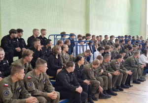 Uroczystość z okazji Święta Edukacji Narodowej w sali gimnastycznej liceum