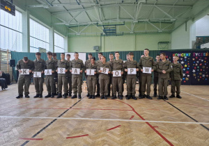 Uroczystość z okazji Święta Edukacji Narodowej w sali gimnastycznej liceum