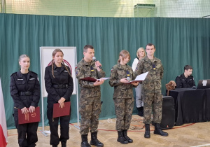 Narodowe Święto Niepodległości w Karskim. Szkoła do Hymnu.
