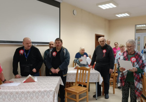 Uczniowie Karskiego świętują niepodległość w Dziennym Domu Pomocy Społecznej w Wiśniowej Górze