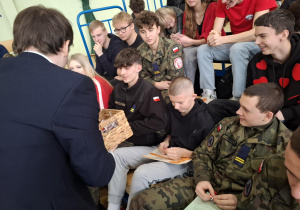 Apel podsumowujący I półrocze w Karskim. Walentynki.