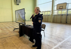 Spotkanie klas IV z p. komisarz Urszulą Ptasznik