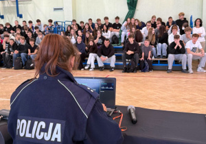 Spotkanie klas pierwszych i drugich z funkcjonariuszami Komendy Powiatowej Policji powiatu Łódzkiego Wschodniego