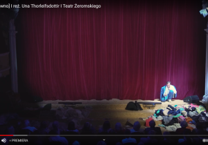 Aktor na scenie.