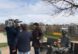 Przedstawiciele szkoły w towarzystwie łódzkich mediów.