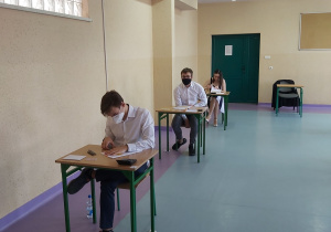 Maturzyści piszący poziom rozszerzony.