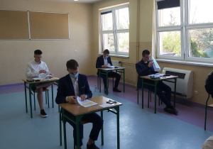 Maturzyści piszący poziom rozszerzony.