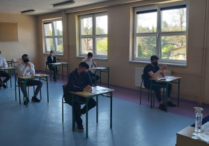 Maturzyści piszący poziom rozszerzony.