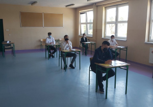 Maturzyści piszący poziom rozszerzony.