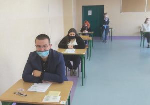 Maturzyści piszący poziom rozszerzony.