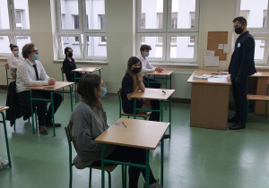 Maturzyści piszący poziom rozszerzony.