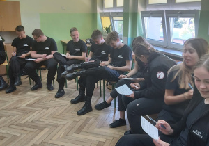 Uczniowie uczestniczący w warsztatach.
