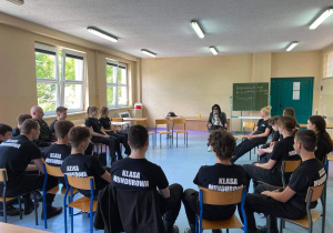 Uczniowie uczestniczący w warsztatach.