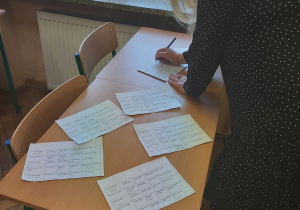 Uczniowie uczestniczący w warsztatach.