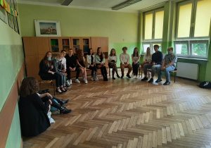 Licealiści podczas uroczystości zakończenia roku szkolnego 2020/2021