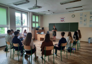 Licealiści podczas uroczystości zakończenia roku szkolnego 2020/2021
