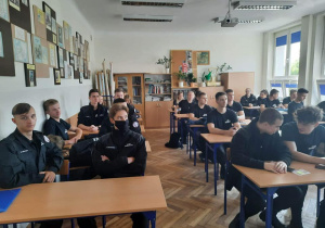 Uczniowie liceum w dniu rozpoczęcia roku szkolnego
