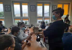 Uczniowie liceum w dniu rozpoczęcia roku szkolnego