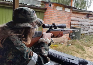 Uczniowie klasy IIb na poligonie