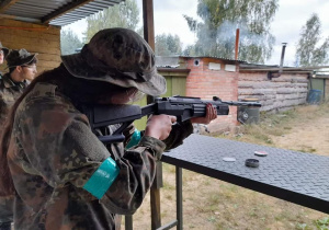 Uczniowie klasy IIb na poligonie