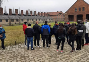 Młodzież Karskiego na wycieczce w Oświęcimiu