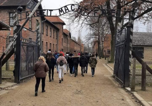 Młodzież Karskiego na wycieczce w Oświęcimiu