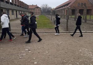 Młodzież Karskiego na wycieczce w Oświęcimiu