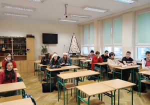 Spotkanie uczniów klas II z policjantami