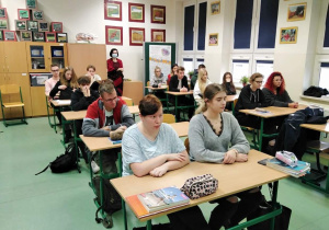 Spotkanie uczniów klas II z policjantami