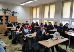 Spotkanie uczniów klas II z policjantami