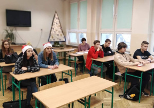 Spotkanie uczniów klas II z policjantami