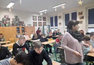 Spotkanie uczniów klas II z policjantami