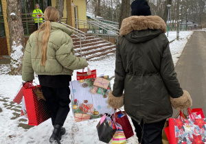 Karski pomaga seniorom