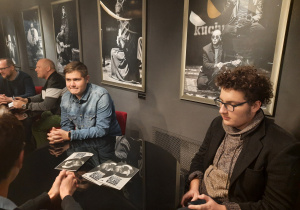 Humaniści Karskiego w Teatrze Studyjnym w Łodzi na sztuce "115 sen Boba Dylana"