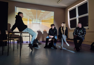 Przedstawienie pt." Переможемо" ("Wygramy ") przygotowane przez uczniów zrzeszonych w KLUBIE SZKÓŁ UNICEF