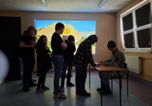 Przedstawienie pt." Переможемо" ("Wygramy ") przygotowane przez uczniów zrzeszonych w KLUBIE SZKÓŁ UNICEF