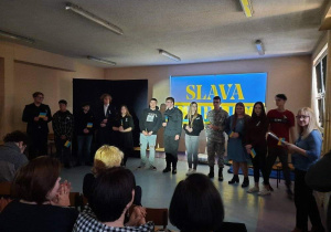 Przedstawienie pt." Переможемо" ("Wygramy ") przygotowane przez uczniów zrzeszonych w KLUBIE SZKÓŁ UNICEF
