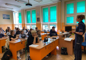 Spotkanie uczniów klas pierwszych z policją