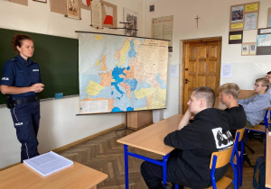 Spotkanie uczniów klas pierwszych z policją