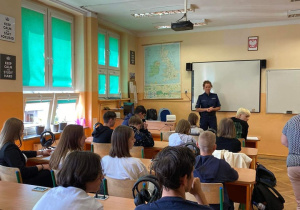 Spotkanie uczniów klas pierwszych z policją