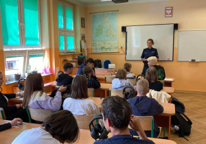 Spotkanie uczniów klas pierwszych z policją