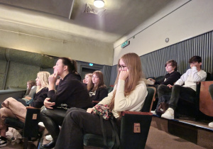 Klasy Ia, IIIa, IVa na "Szalonych nożyczkach" w Teatrze Powszechnym