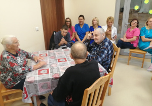 Młodzież Karskiego w DPS w Wiśniowej Górze